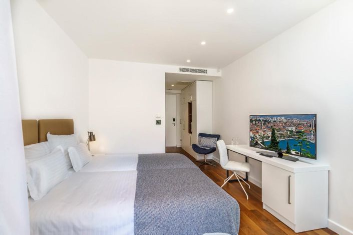 Image No.24-11 Bed Property for sale