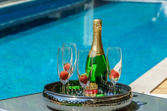 Image No.4-11 Bed Property for sale