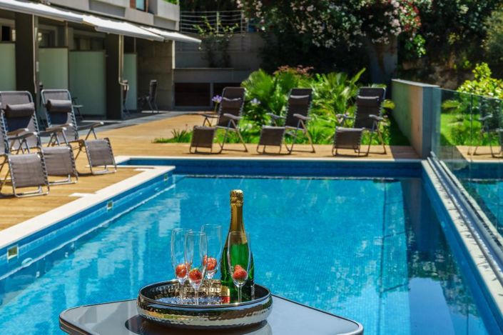 Image No.6-11 Bed Property for sale