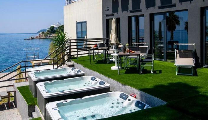 Image No.1-9 Bed Property for sale