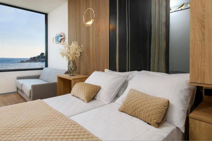 Image No.14-9 Bed Property for sale