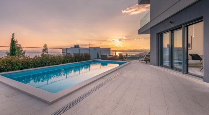 Image No.2-4 Bed Property for sale