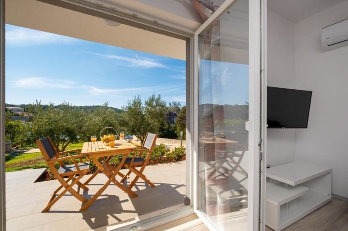 Image No.14-11 Bed Property for sale