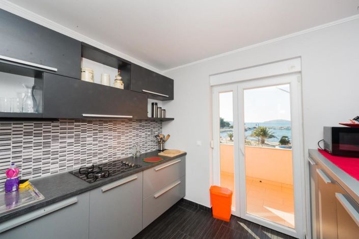 Image No.10-4 Bed Property for sale