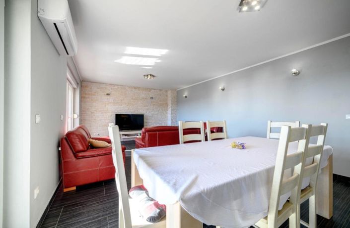 Image No.22-4 Bed Property for sale