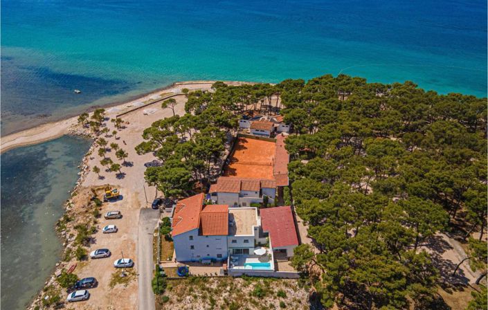 Image No.2-11 Bed Property for sale