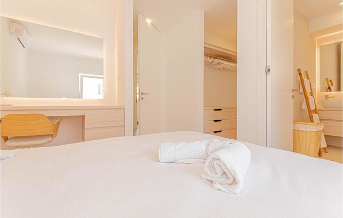 Image No.22-11 Bed Property for sale