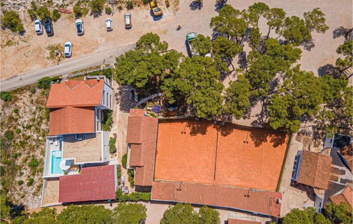 Image No.6-11 Bed Property for sale