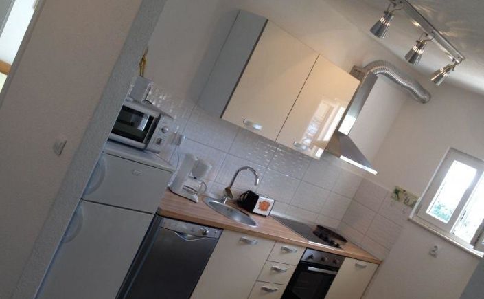 Image No.19-6 Bed Property for sale