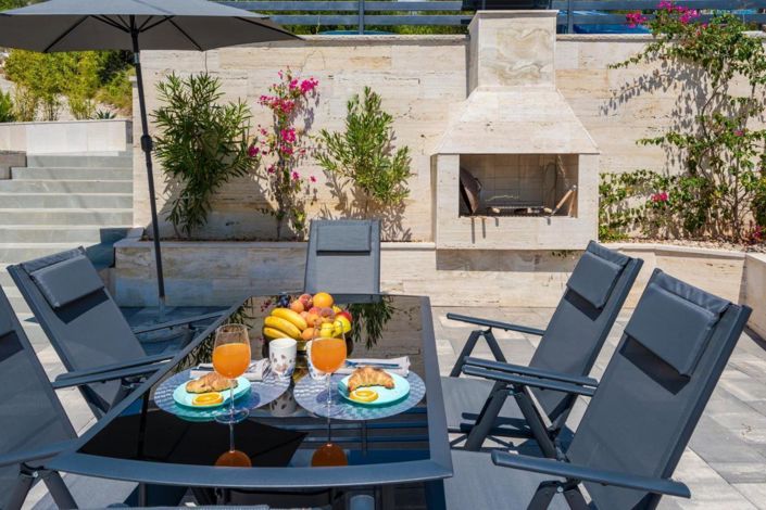 Image No.14-5 Bed Property for sale