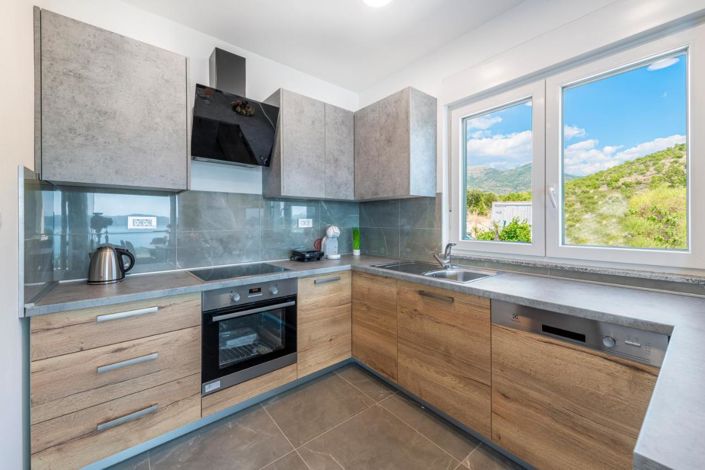 Image No.18-5 Bed Property for sale