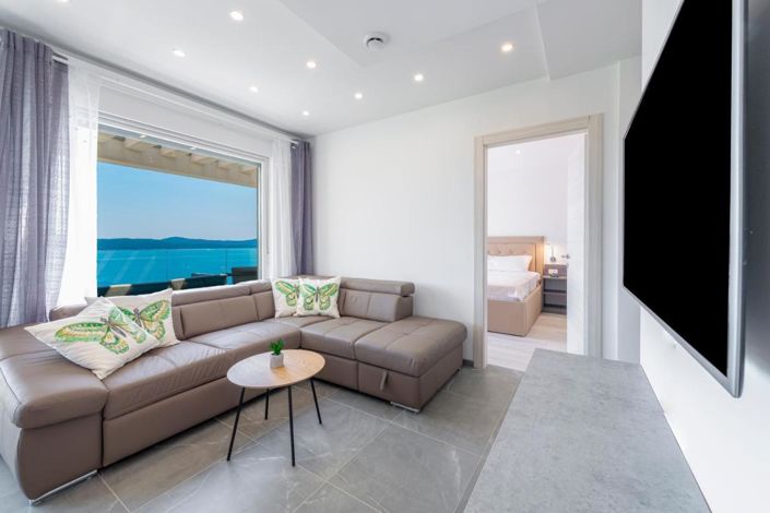 Image No.20-5 Bed Property for sale