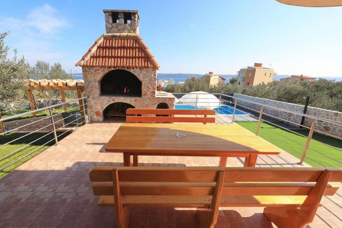 Image No.10-7 Bed Property for sale