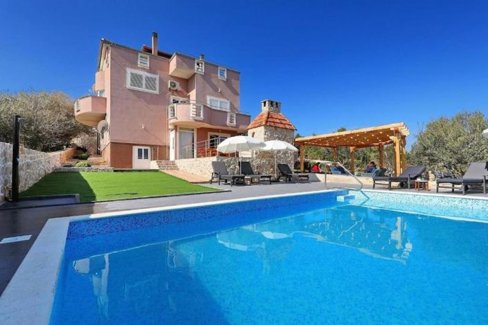 Image No.2-7 Bed Property for sale