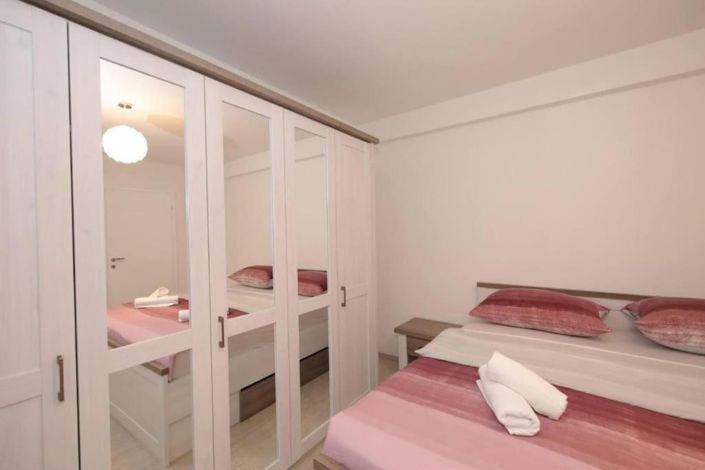 Image No.22-7 Bed Property for sale