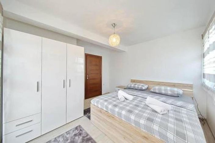 Image No.24-7 Bed Property for sale