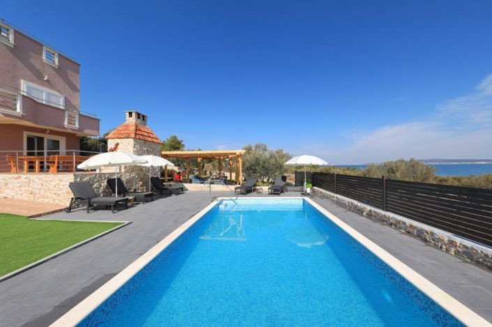 Image No.3-7 Bed Property for sale