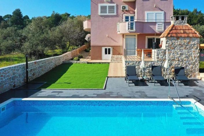 Image No.4-7 Bed Property for sale