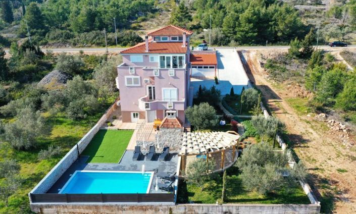 Image No.6-7 Bed Property for sale