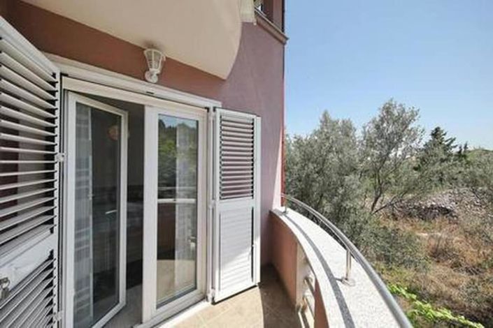 Image No.8-7 Bed Property for sale