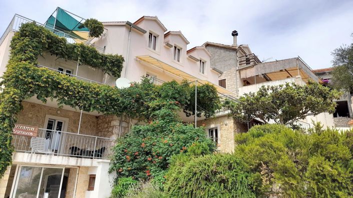 Image No.2-4 Bed Property for sale