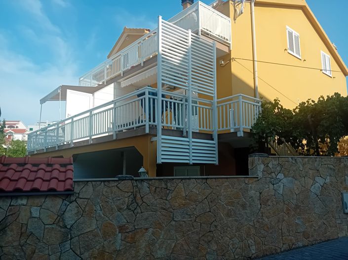 Image No.21-8 Bed Property for sale