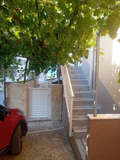 Image No.23-8 Bed Property for sale