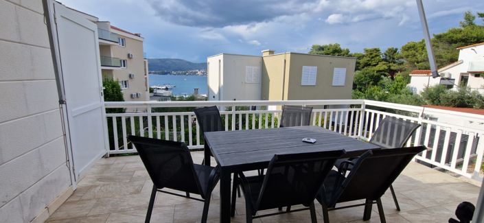 Image No.3-8 Bed Property for sale