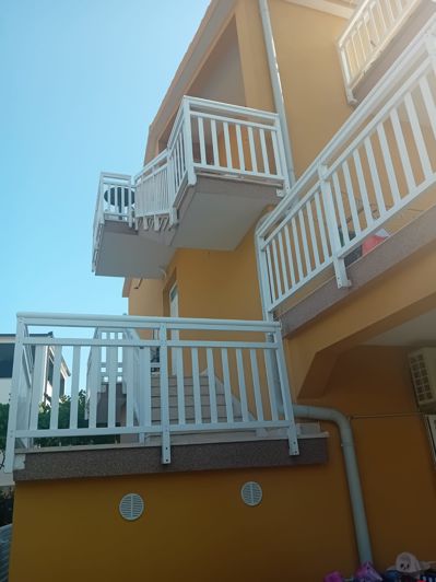 Image No.9-8 Bed Property for sale