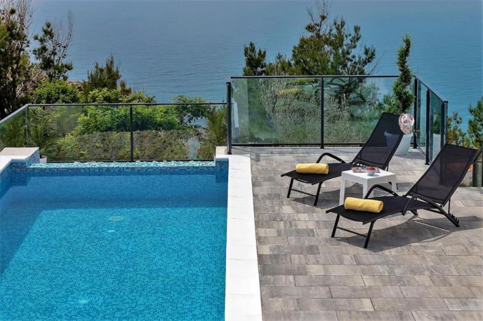 Image No.10-2 Bed Property for sale