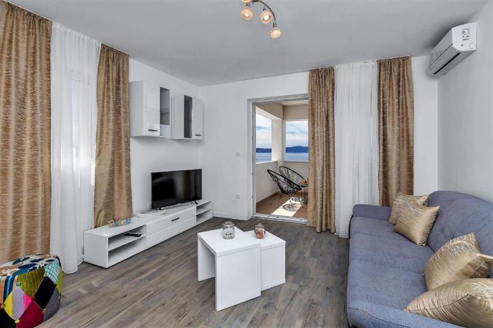 Image No.12-2 Bed Property for sale