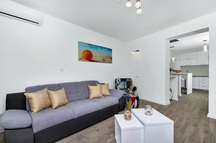 Image No.16-2 Bed Property for sale