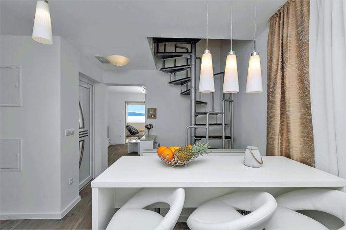 Image No.21-2 Bed Property for sale