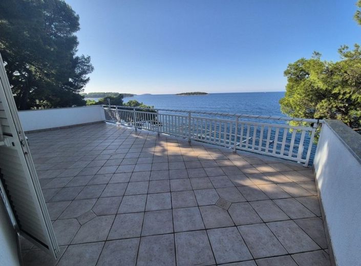 Image No.4-4 Bed Property for sale