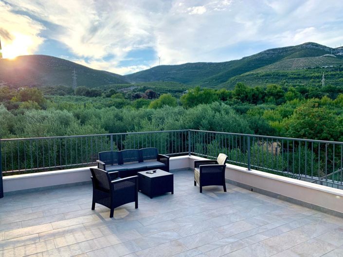 Image No.10-4 Bed Property for sale