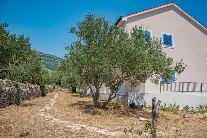 Image No.6-4 Bed Property for sale