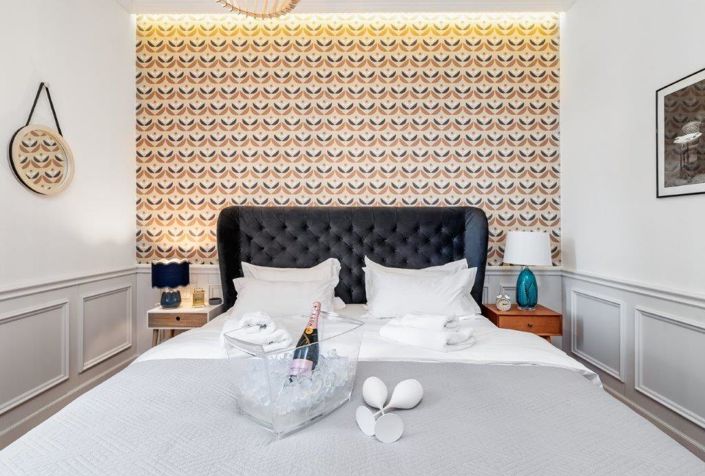 Image No.16-6 Bed Property for sale