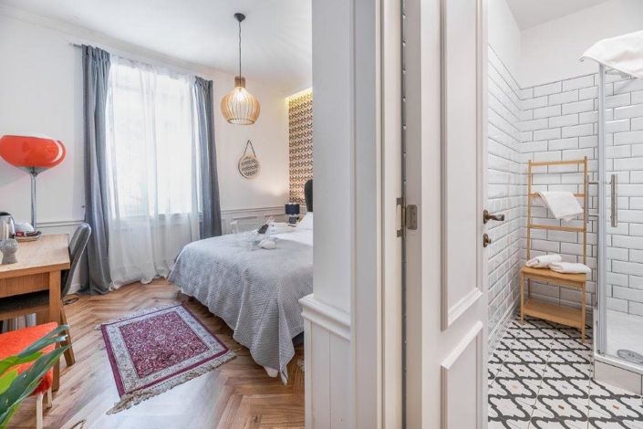 Image No.19-6 Bed Property for sale