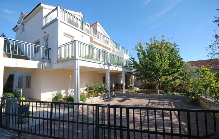 Image No.7-11 Bed Property for sale