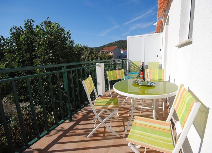 Image No.8-11 Bed Property for sale