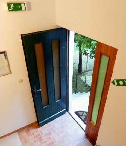 Image No.10-8 Bed Property for sale