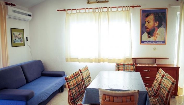 Image No.13-8 Bed Property for sale