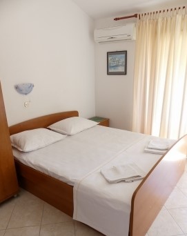 Image No.6-8 Bed Property for sale