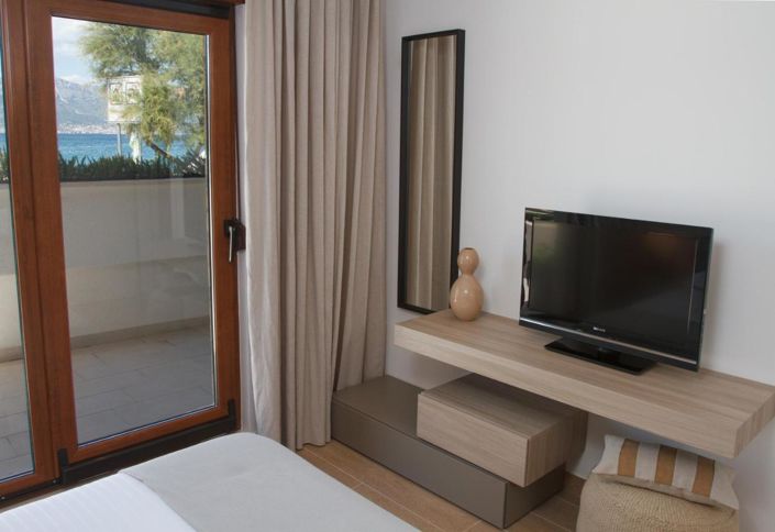 Image No.10-3 Bed Property for sale