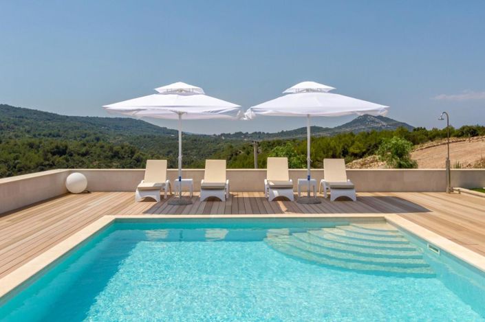 Image No.1-5 Bed Property for sale