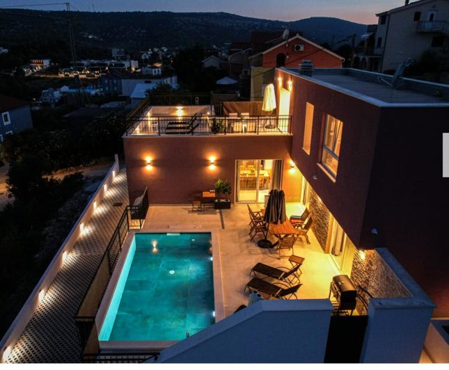 Image No.14-4 Bed Property for sale