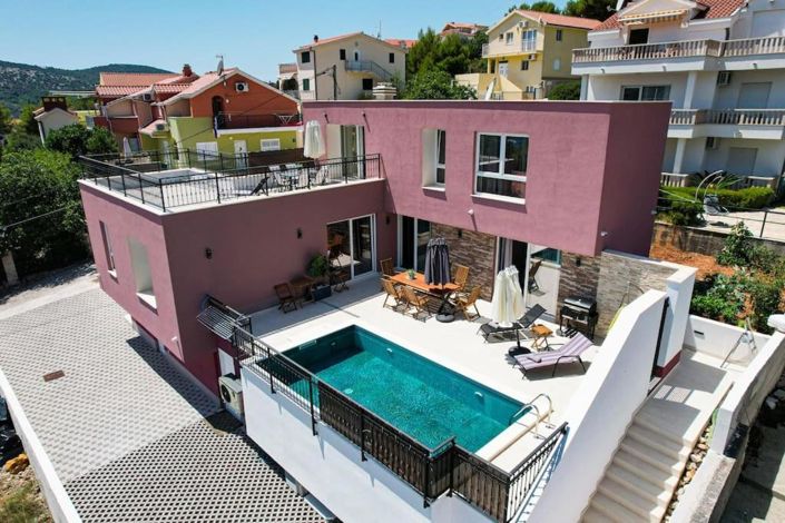 Image No.6-4 Bed Property for sale