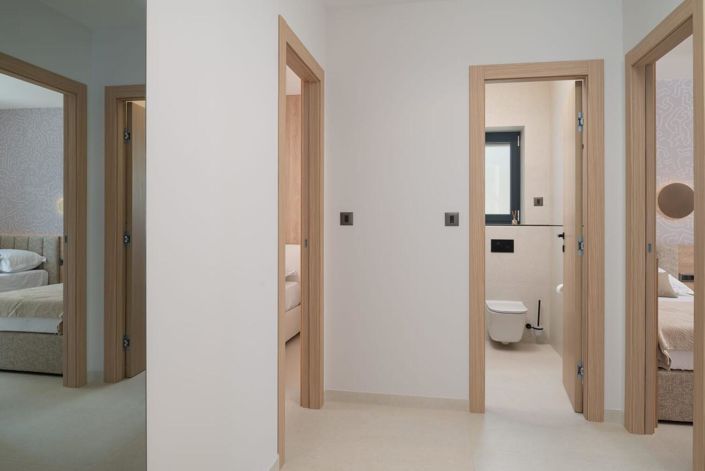 Image No.12-4 Bed Property for sale