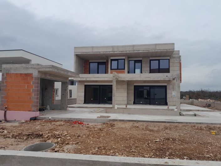 Image No.11-4 Bed Property for sale