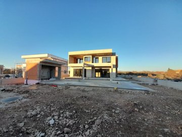 137104-528057